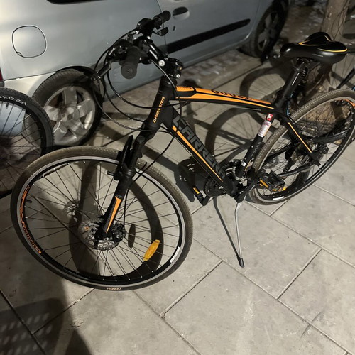 Carrera T2000 trekking bike like new, disc brakes, front suspension