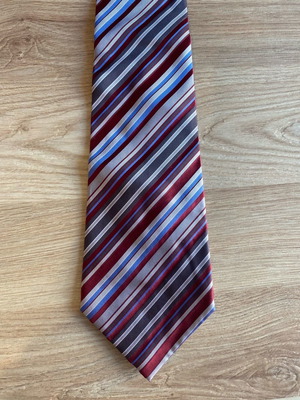 Tie in excellent condition