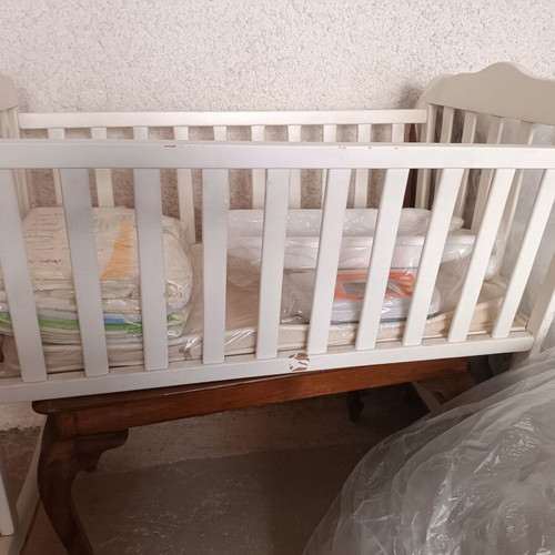 Baby Cot with Mattress, Scale and Quilt like new