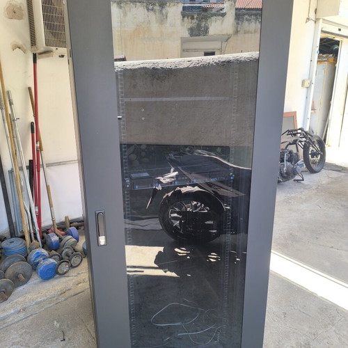 Central Floor Standing Rack Cabinet like new, 184x80x96 cm without CD ROM