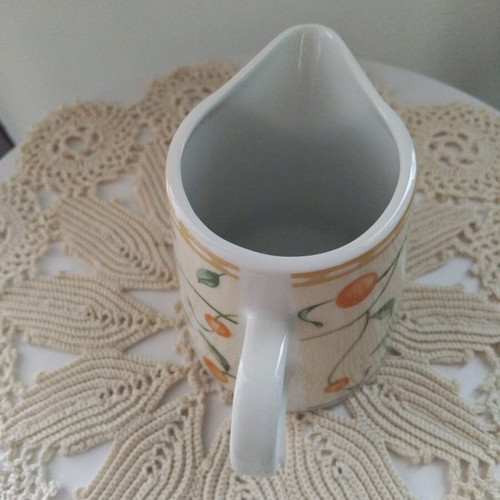Flirt milk jug like new with orange design