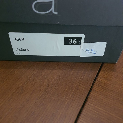 Leather pumps like new, size 36, black