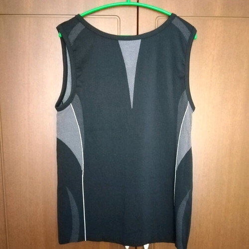 Gym tank top like new, size L, black