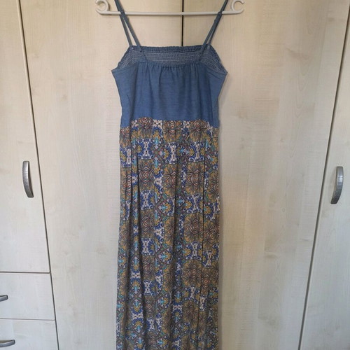 Dress small size used, comfortable with nice pattern