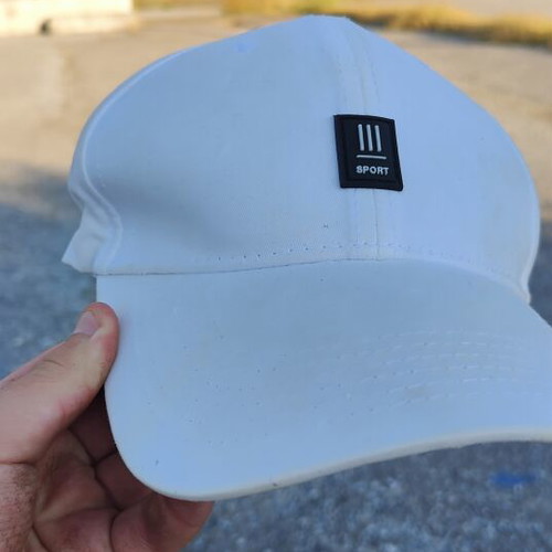 White hat in very good condition, size M