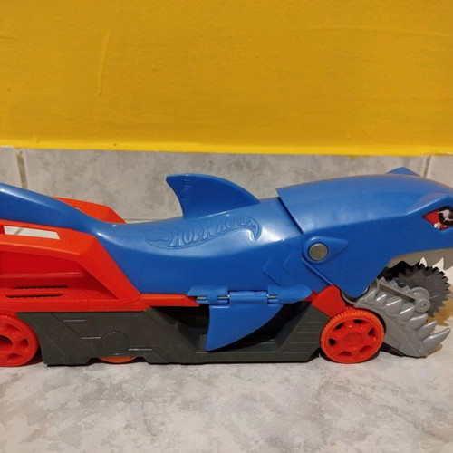 Hot Wheels Shark Truck Mattel like new