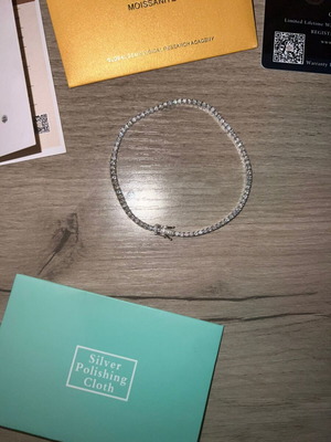 Moissanite 925 silver tennis bracelet new with papers and cards