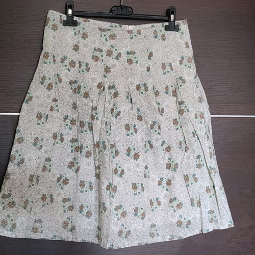Only skirt used, white floral, 37 cm diameter