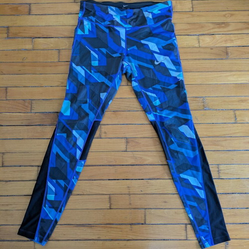 Nike women's sports leggings Dri-Fit size M like new