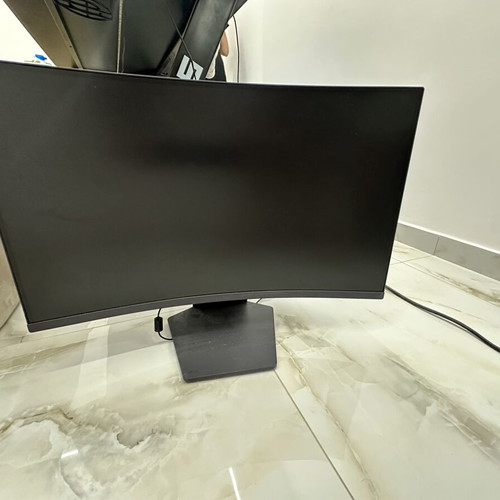 PC gaming with Ryzen 5 8400f, 32 GB RAM, 9060 XT, LG UltraGear 27 monitor