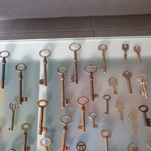 Lot of old keys and padlocks used
