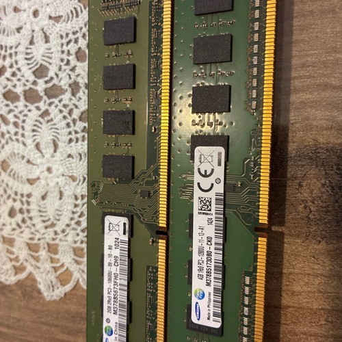 Dimms DDR3 memory 6Gb used, 2 Dimms 4 and 2 Gb