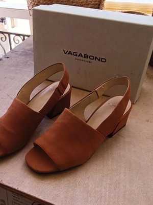 Vagabond Shoemakers Elena suede sandals size 37 new, brown