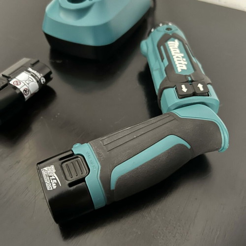Makita DF012D 7.2V cordless drill set like new with charger and 2 batteries