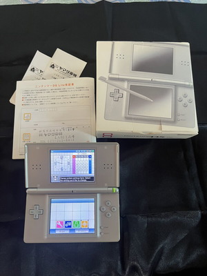 Nintendo DS Lite Silver like new with box and accessories