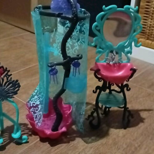 Monster High Lagoona Shower Playset like new, almost complete