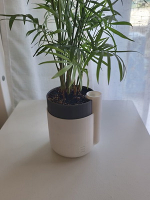 Self-Watering Flowerpot new, 3D printed in various sizes and colors