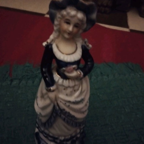 Porcelain female figurine 20 cm like new vintage