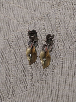 Handmade earrings used, copper and tin alloys with pearl