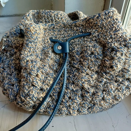 Handmade straw shoulder bag beige and blue with inner lining