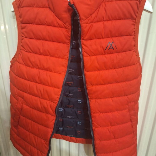 Mayoral sleeveless jacket used for boy 5 years, red