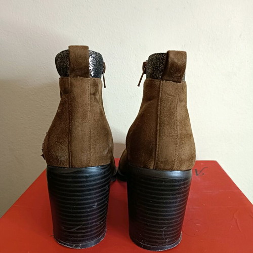 Vanessa Wu brown suede ankle boots used with bronze detail