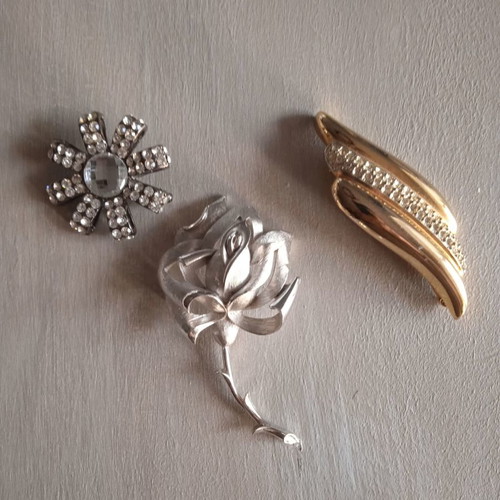 Lapel pins used, set of 3 pieces