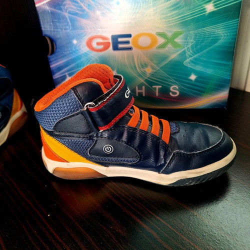 Geox kids athletic boots with lights used, size 31