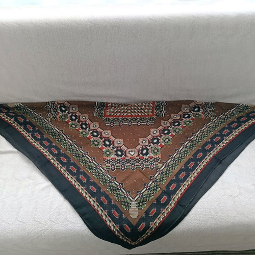 Headscarf used, brown, size 95/90 cm