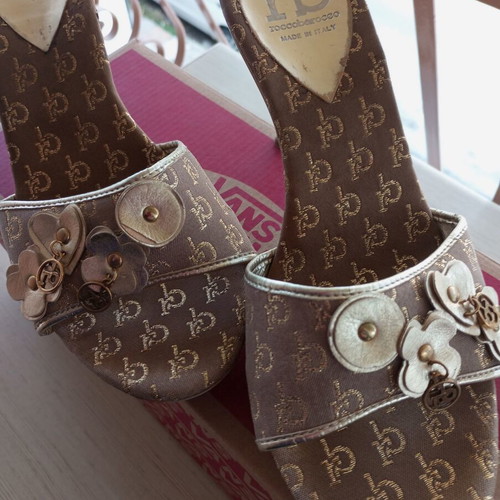 Rocco Barocco women's sandals like new, size 40, gold color