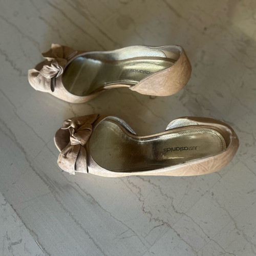 Handmade leather beige pumps like new, size 39