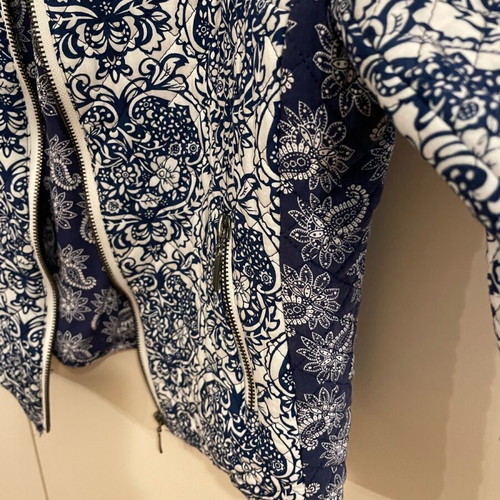 Sarah Lawrence Jacket 100% Viscose like new, white and blue, size small