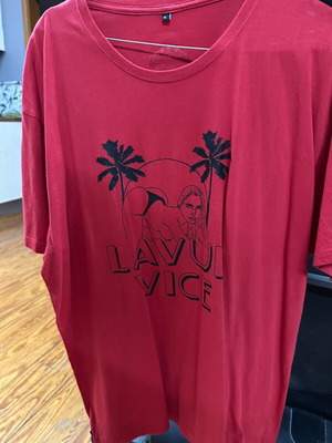 Lavue T-shirt almost new, collectible, red, size XL