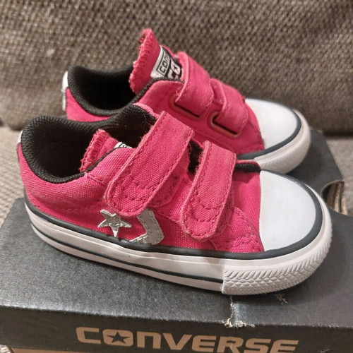 Converse star player baby shoes like new, red