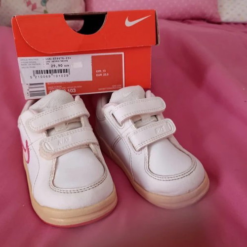 Nike girls' athletic shoes used No 23.5 white and pink