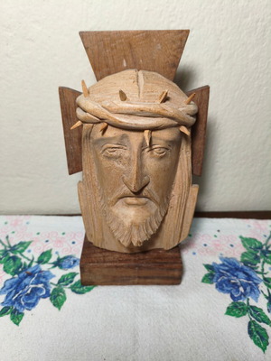 Wooden decorative Jesus face on base 22x12cm like new