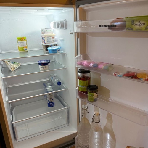 Heinner HC-HM262XE++ fridge freezer, 262L, height 180cm