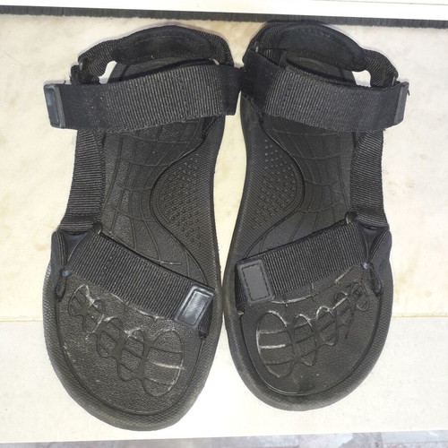 Box Now Unisex Sandals like new, adjustable and comfortable