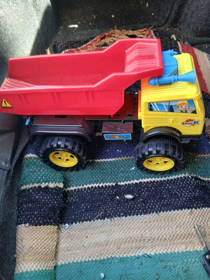 Plastic dump truck used, one horn broken