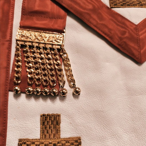 Scottish Masonic Worship Apron AASR like new, red moiré with leather