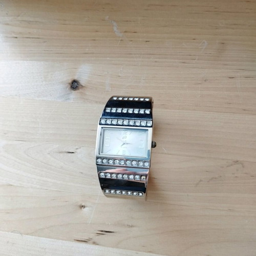 Wristwatch women's silver new, battery replacement needed