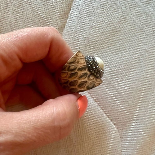 Ring like new with pearl and rhinestones, large, adjustable