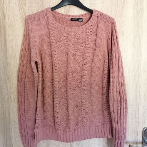Pullover size S like new, knit style