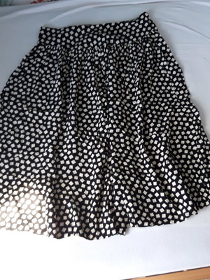 Viscose skirt with pleats like new, summer, black and white