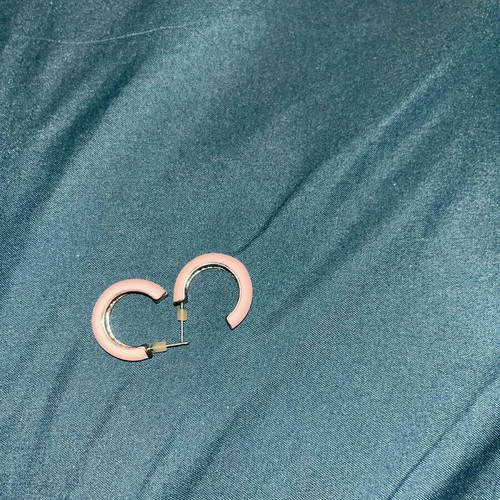 Earrings pink hoops like new