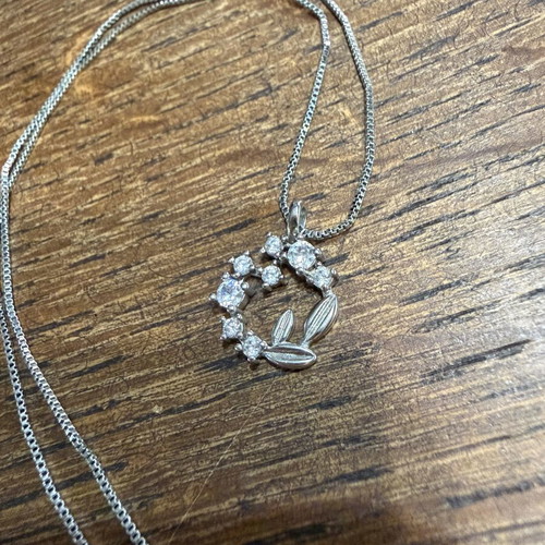 Silver necklace with zircon leaf details, new