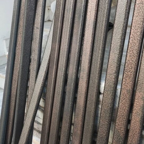 Large clothing hanging system in excellent condition, 16 columns