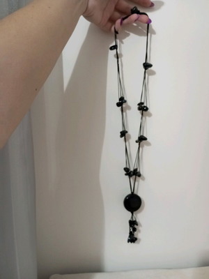 Pendant necklace with black beads like new