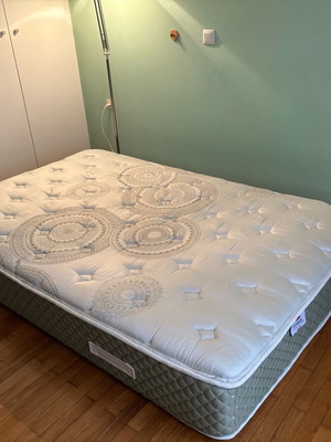 Candia Selene Limited Edition Mattress 130x200 like new with waterproof cover