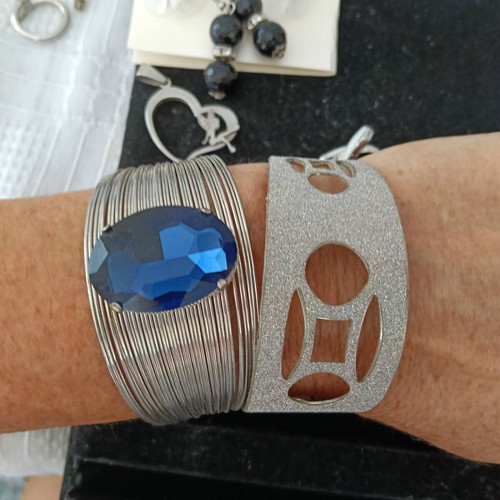Jewelry set of 10 pieces: 5 bracelets, 2 earrings, 2 rings, pendant